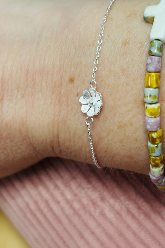 Dainty Daisy Chain Bracelet